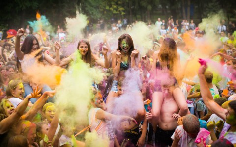 В Кирове вновь пройдет фестиваль красок "Холи"