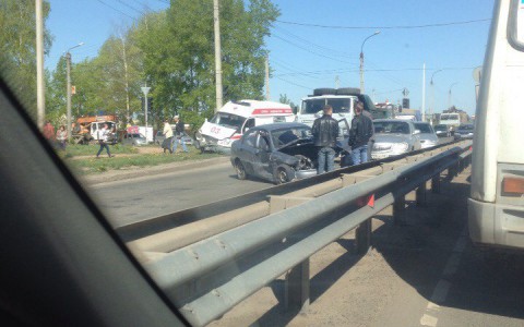 ДТП в Кирове: столкнулись легковушка и "Скорая помощь"