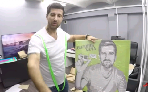 Кировские поклонники прислали подарок автору популярного на Youtube канала "Дневник хача"