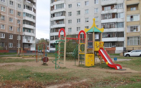 В Кирове на детской площадке найдено тело 13-летнего подростка