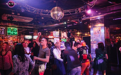 Приходите на новое танцевальное шоу "ЧЕTWERK" в РЦ NEON