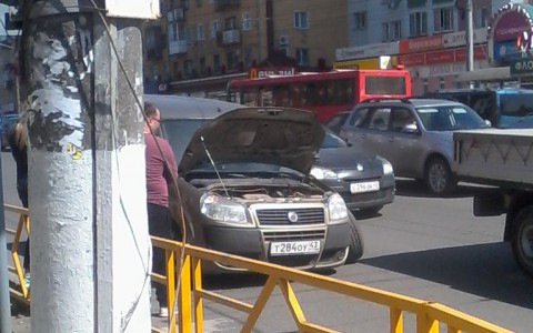 На Ленина у иномарки во время движения отпало колесо