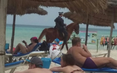 Кировчанка о Тунисе: «Пляжи здесь патрулируют полицейские с оружием»