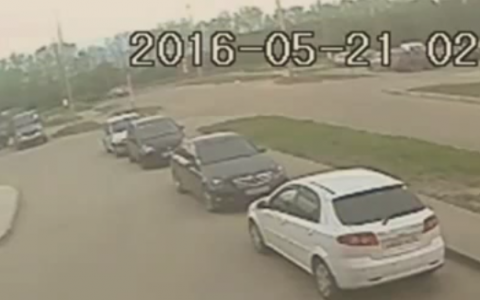 Появилось видео с места ДТП на улице Ленина: Toyota на большой скорости врезалась в Lada Kalina