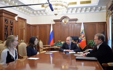 Владимир Путин подписал указ о помиловании Савченко, которую сегодня обменяли на кировского сержанта