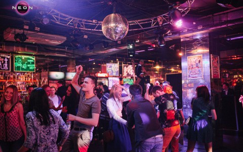 Приходите на новое танцевальное шоу "ЧЕTWERK" в РЦ NEON