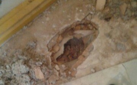 В Нововятске в доме, который построили 3 года назад, провалился пол