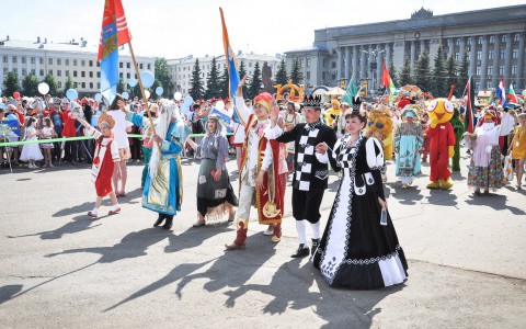 Нескучный weekend: показ мод и сказочные игры