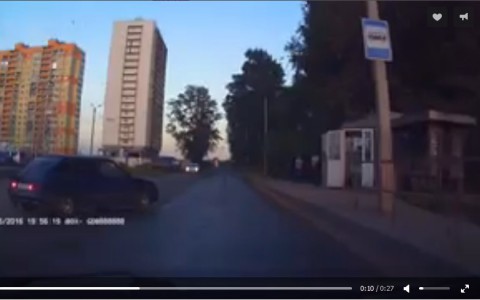 Видео с регистратора: в Кирове в авто врезалась «четырнадцатая» и скрылась с места ДТП