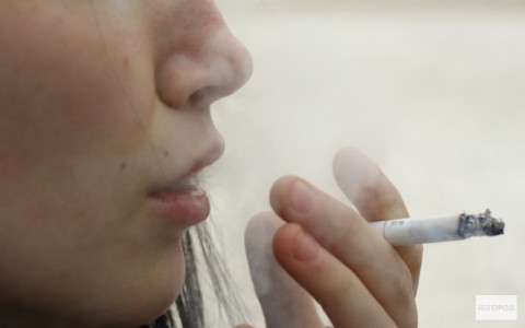 День отказа от курения: кировчане рассказали, как бросили курить с помощью дерева, записки и на спор