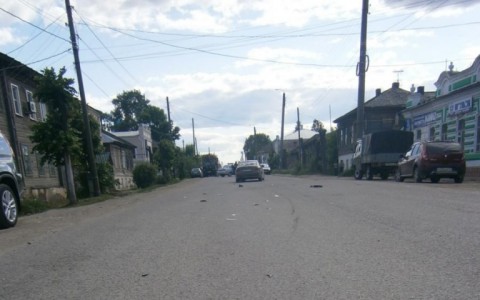 В Кировской области пьяный 19-летний водитель BMW врезался в Lada: пострадала пассажирка