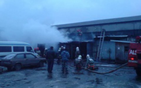 В Кировской области вспыхнул припаркованный Mercedes-Benz