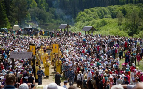 Великорецкий крестный ход: на берегу реки Великой собрались 62 000 человек