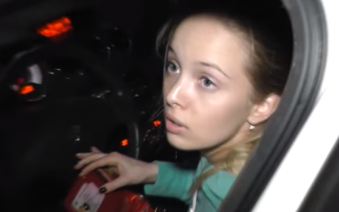 Появилось видео с места задержания пьяной фитнес-тренера, которая после крестного хода поехала за данаром