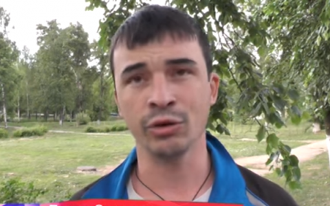 Водитель эвакуатора, уронивший Lada на Jaguar, стал инструктором по вождению без прав