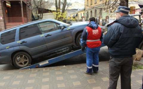 Кировчанам разрешат забирать автомобили со штрафстоянки до оплаты эвакуации