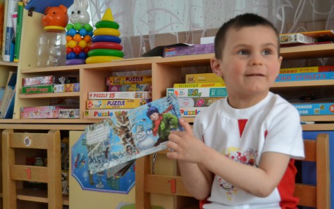 Жизнь в детдоме: 5-летний Артем называет кукол мамой