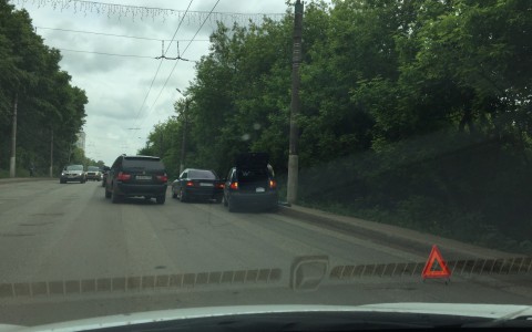 На путепроводе на Московской столкнулись две иномарки