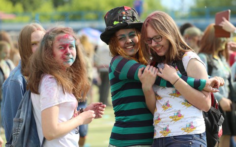 Лица города: в Кирове прошел фестиваль красок "Холи"