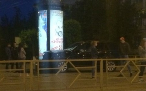 В центре Кирова столкнулись две иномарки: водитель-пенсионер не пропустил студента на BMW X5