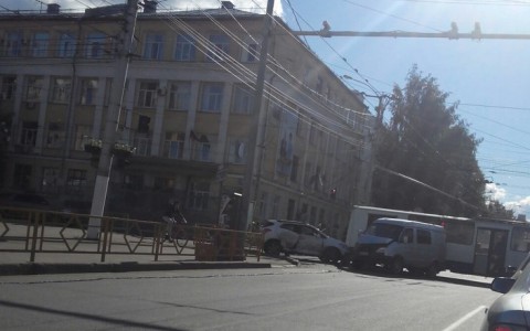 ДТП на Карла Маркса: женщина-водитель иномарки при повороте не пропустила ГАЗ