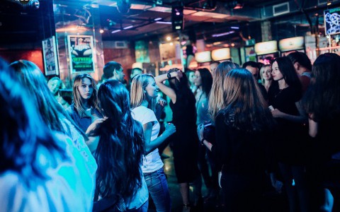 Отмечаем профессиональный праздник врачей на вечеринке «Медбрат»