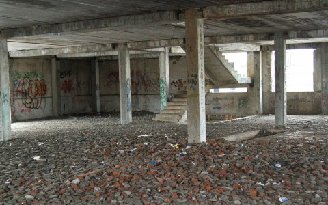 В Кирове мужчина изнасиловал пенсионерку в заброшенном доме