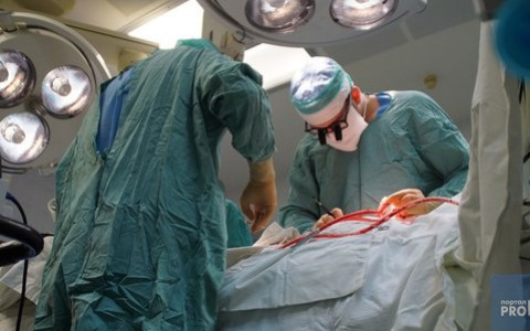 В Кирове хирурги провели уникальную операцию пациенту с раковой опухолью