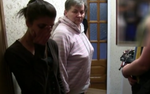 Видео: в Кирове на квартирных кражах поймали 20-летнюю кировчанку