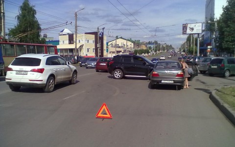 В Кирове столкнулись две иномарки: пострадала новорожденная девочка