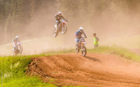 Рев моторов и пыль столбом: в Орлове прошли соревнования по мотокроссу