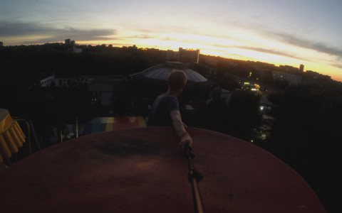 Видео: забравшийся на колесо обозрения руфер рассказал, как его не остановила охрана