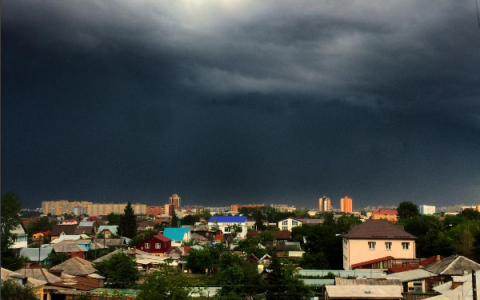 Метеопредупреждение от МЧС: в Кирове и области ожидаются грозы и резкое усиление ветра