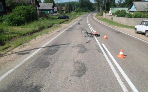 В Кировской области водитель грузовика сбил 14-летнюю школьницу: девочку срочно отвезли в больницу