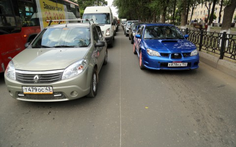 «Чудо-разметка» на Октябрьском проспекте: в администрации рассказали о едва видимой полосе