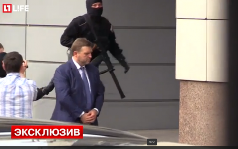 Появилось первое видео задержания Никиты Белых