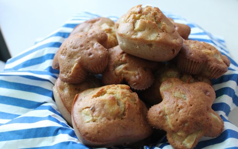Яблочные маффины: быстрый десерт