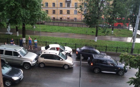 ДТП на Октябрьском проспекте: пьяный водитель спровоцировал массовое ДТП