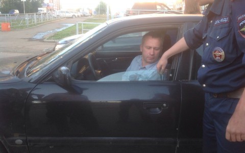 В Кирове пьяный сотрудник ГИБДД уходил от погони с ребенком в машине