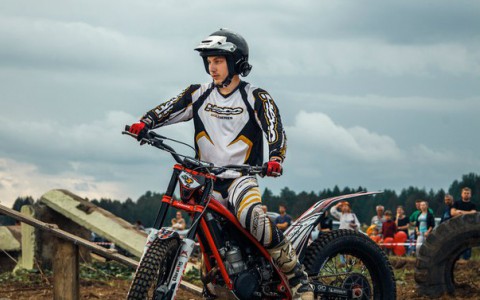 Байк-рок-фест "Взлетная полоса": полет на воздушном шаре, соревнования по мототриалу и армрестлингу