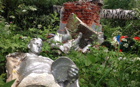 В Кировской области ураган разрушил памятник неизвестному солдату