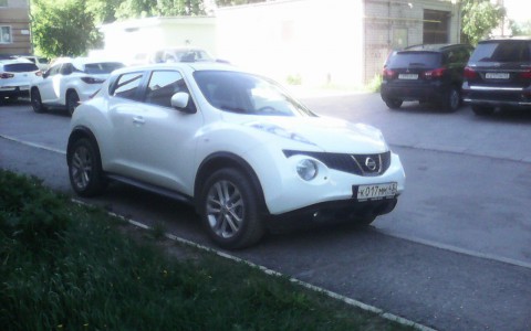 Парковка на газонах и тротуарах: топ автохамов за июнь