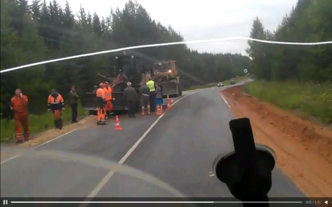 В Кировской области на трассе водитель бензовоза уснул и протаранил грейдер