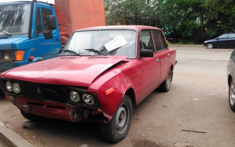 Кировчане вскрыли капот ВАЗа, чтобы отключить сигнализацию у машины