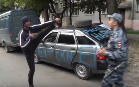 В Кирове угнали авто: владелец машины, пока искали преступников, сделал на камеру зарядку