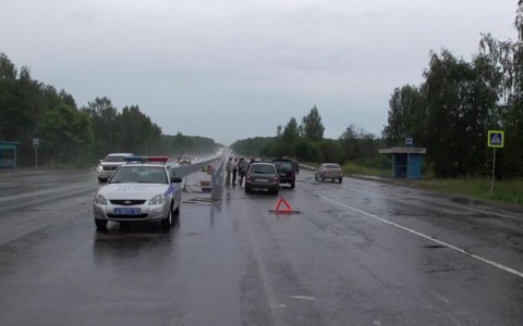 В Кирове столкнулись три автомобиля: в аварии пострадал годовалый мальчик