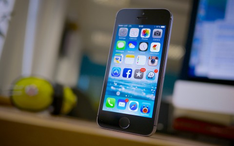 Выиграйте «Iphone 5S» в РЦ NEON