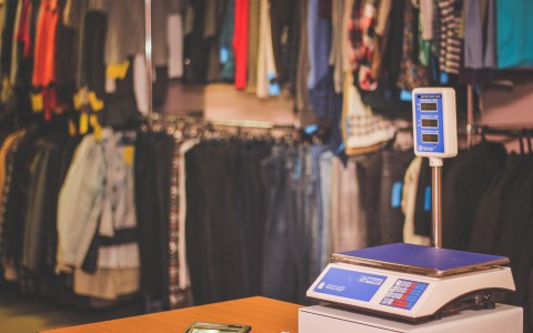 Кировчане в кризис больше всего экономят на одежде: продажи в городе упали на 60 процентов