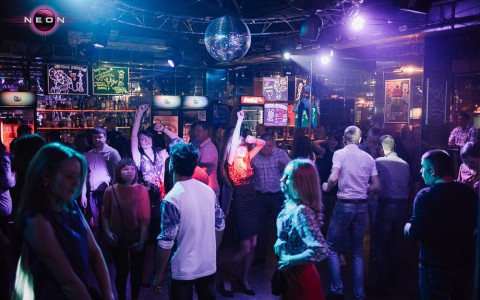 В эту субботу вечеринка «Суперкач 90-00х» в РЦ NEON