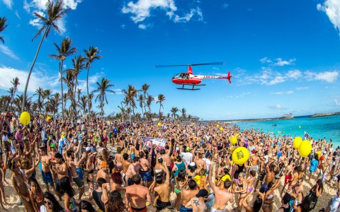 Приглашаем всех на "пляжную вечеринку" в баре Dерzкий Енот!